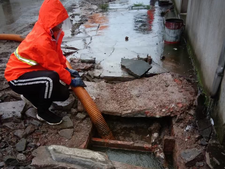 将乐专业清理污水池 炜誉市政以规范流程守护城市 “肠道”